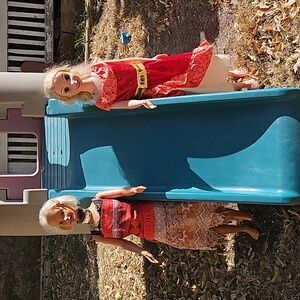 Disney Princess Elena of Avalor and Princess Moana Constmes